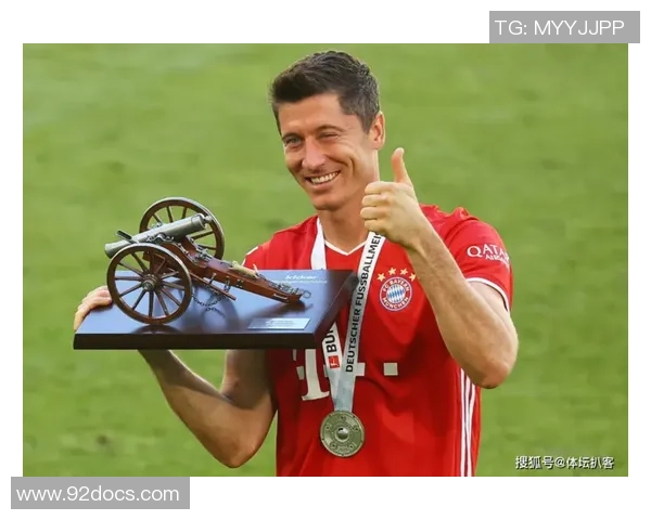 描绘足球巨星莱万的精彩瞬间与辉煌成就的艺术之旅