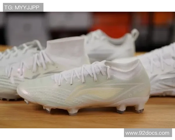 李宁携手足球明星打造全新系列球鞋引领运动时尚潮流 李宁携手足球明星打造全新系列球鞋引领运动时尚潮流