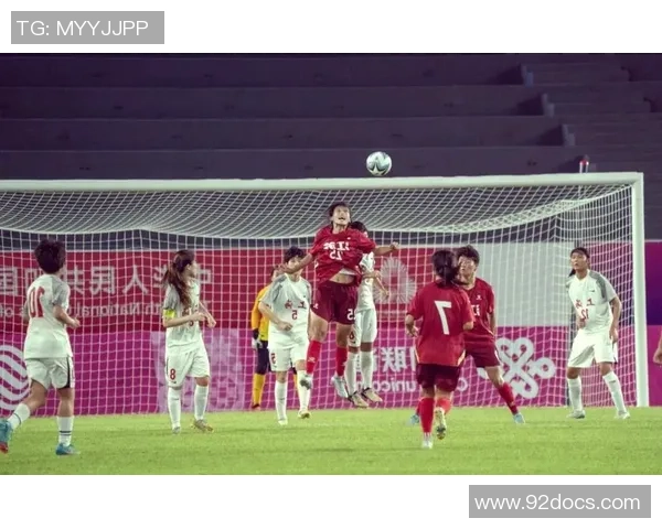 热爱玫瑰的足球明星们展现激情与魅力的完美结合 热爱玫瑰的足球明星们展现激情与魅力的完美结合