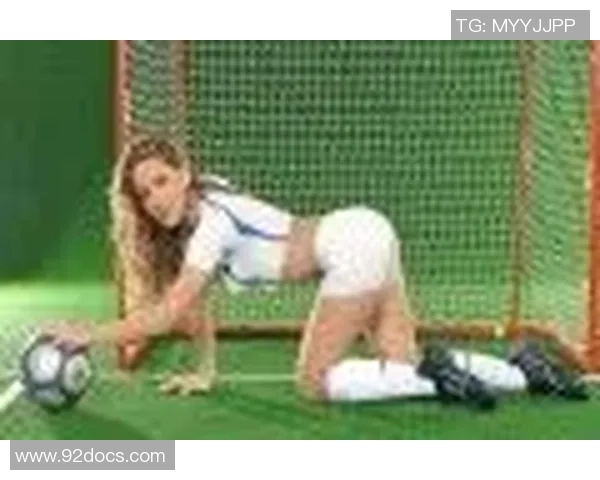 足球明星碧函的精彩瞬间与魅力形象全景展示